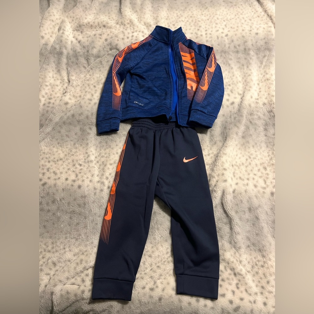 Nike matching set size 3T